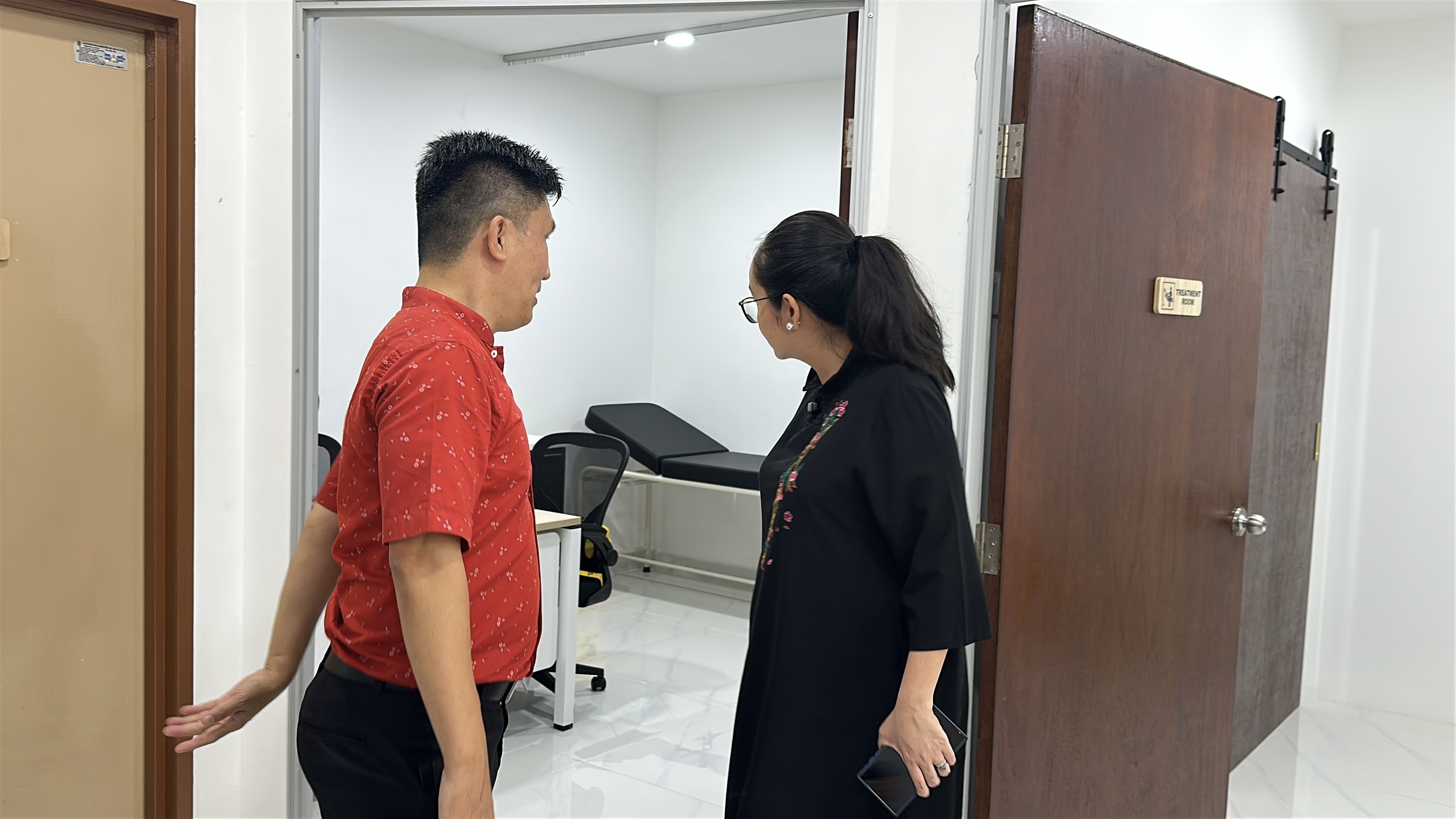 YB Michelle Ng touring AIM Healthcare Centre facilities